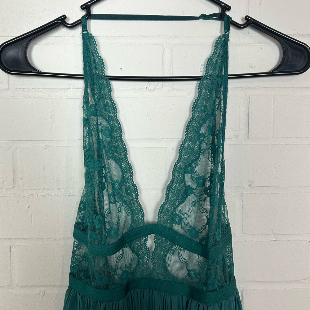 Victoria’s Secret Super Cute Lace Lingerie Top - Picture 2 of 4